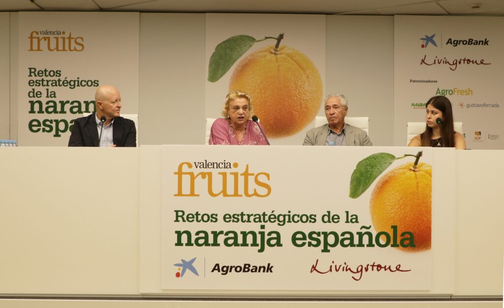 Panel de expertos discutiendo sobre la naranja española en Valencia