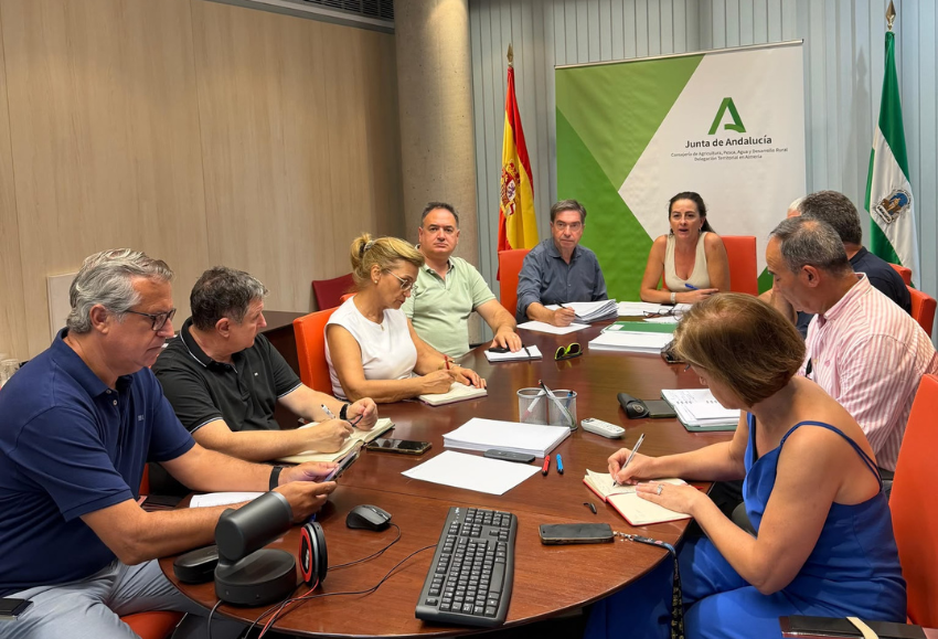 Reunión de COEXPHAL y la Junta de Andalucía sobre plagas en Almería
